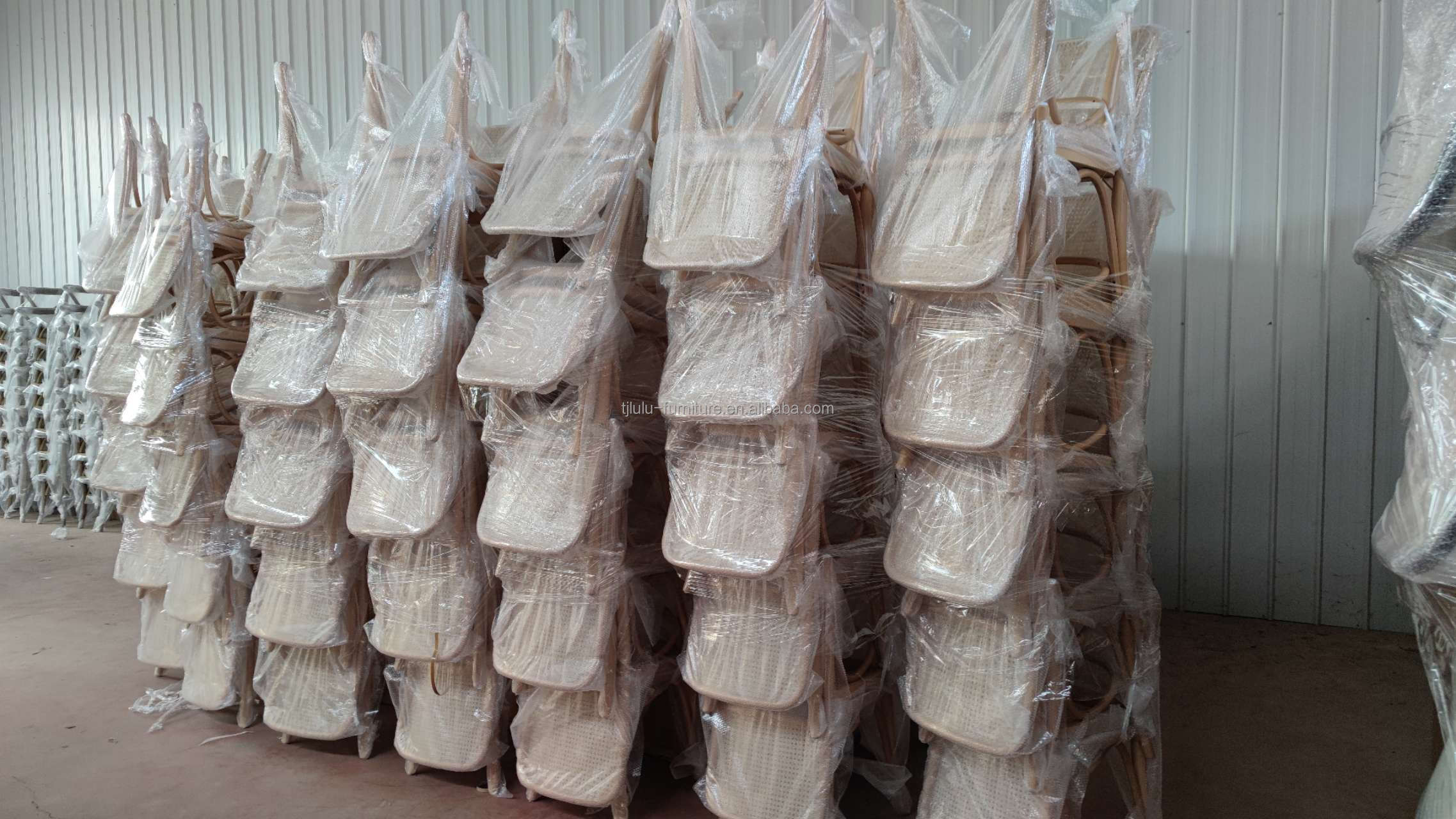 Stocked Modern Rattan Wedding Chair for Banquets and Weddings
