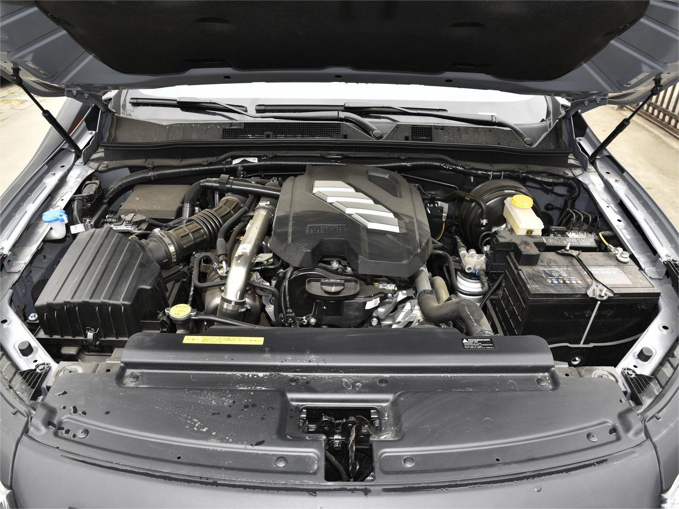 Fuel- Dongfeng Rich 7 4*4 Pickup Truck with Cargo Box Dimension of 1510*1562*475 mm