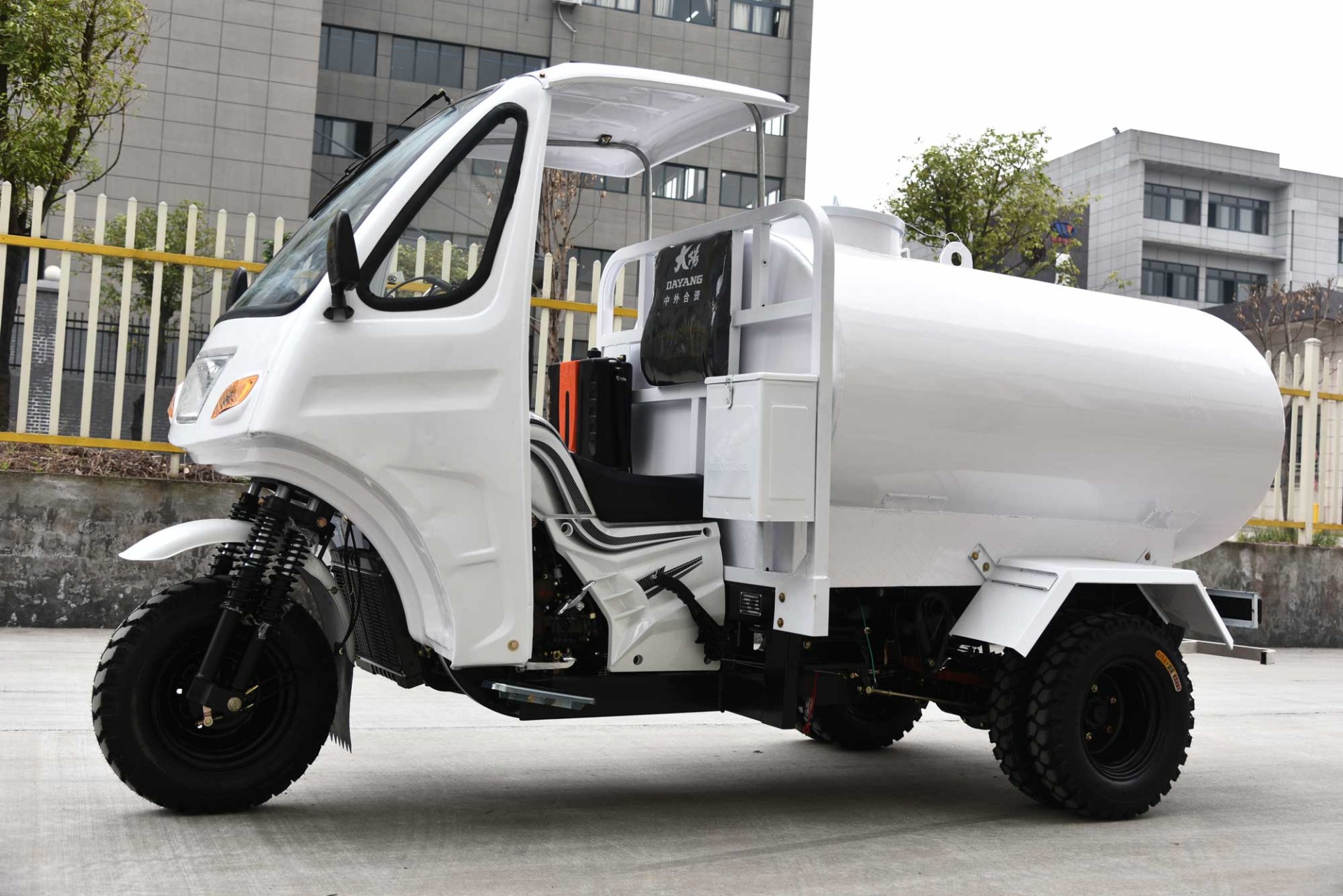 CCC Approved 250CC Water Tank Tricycle with White Color Body and Origin Type