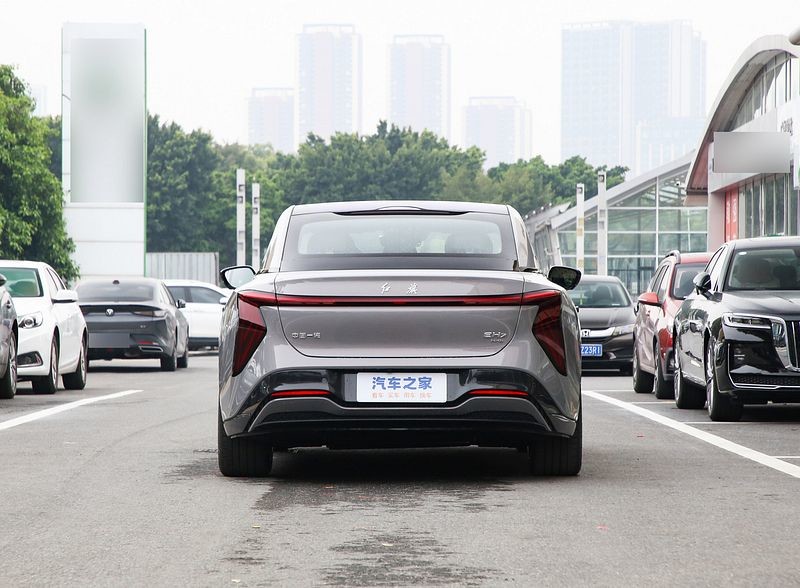Pure Electric Vehicle China Famous Brand Hongqi EH7 2024 600km Pro With 600km Long Range And 4doors/5seats Sedan