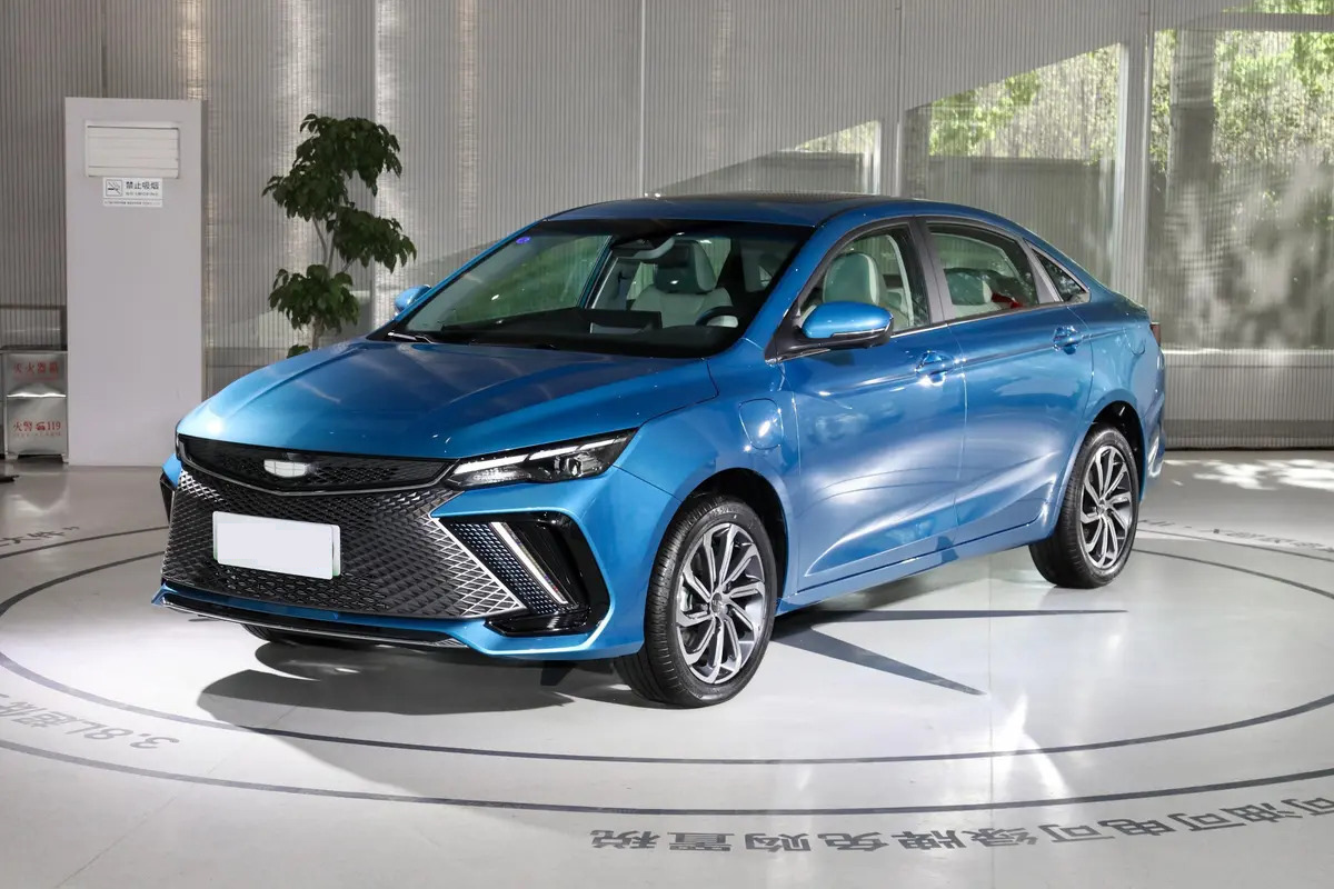 Geely Emgrand L Thor HiP EV Car Plug-in Hybrid 230km/h High speed Long Range 4735*1815*1495mm with speed Safety Features