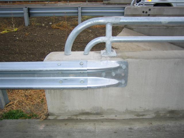 Galvanized Powder Coated Straight Barrier SKT Terminal End Wings Straight Barrier