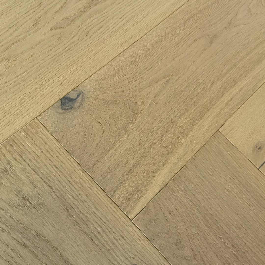 Distressed Fishbone Style Three Layers Engineered Wood Parquetry Flooring for Living Room