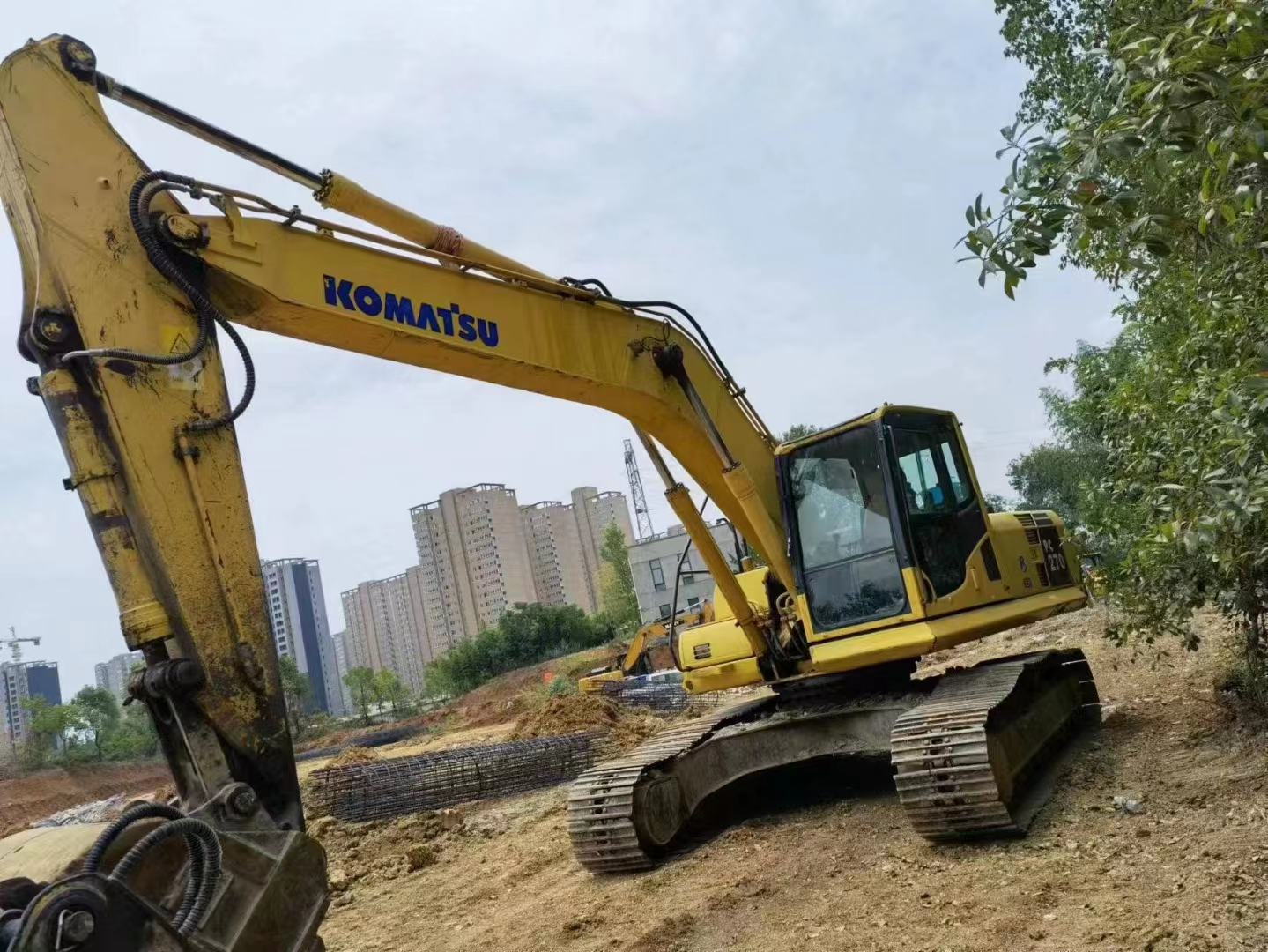 First-Class Used Komatsu PC240 Crawler Excavator Max Digging 9940mm