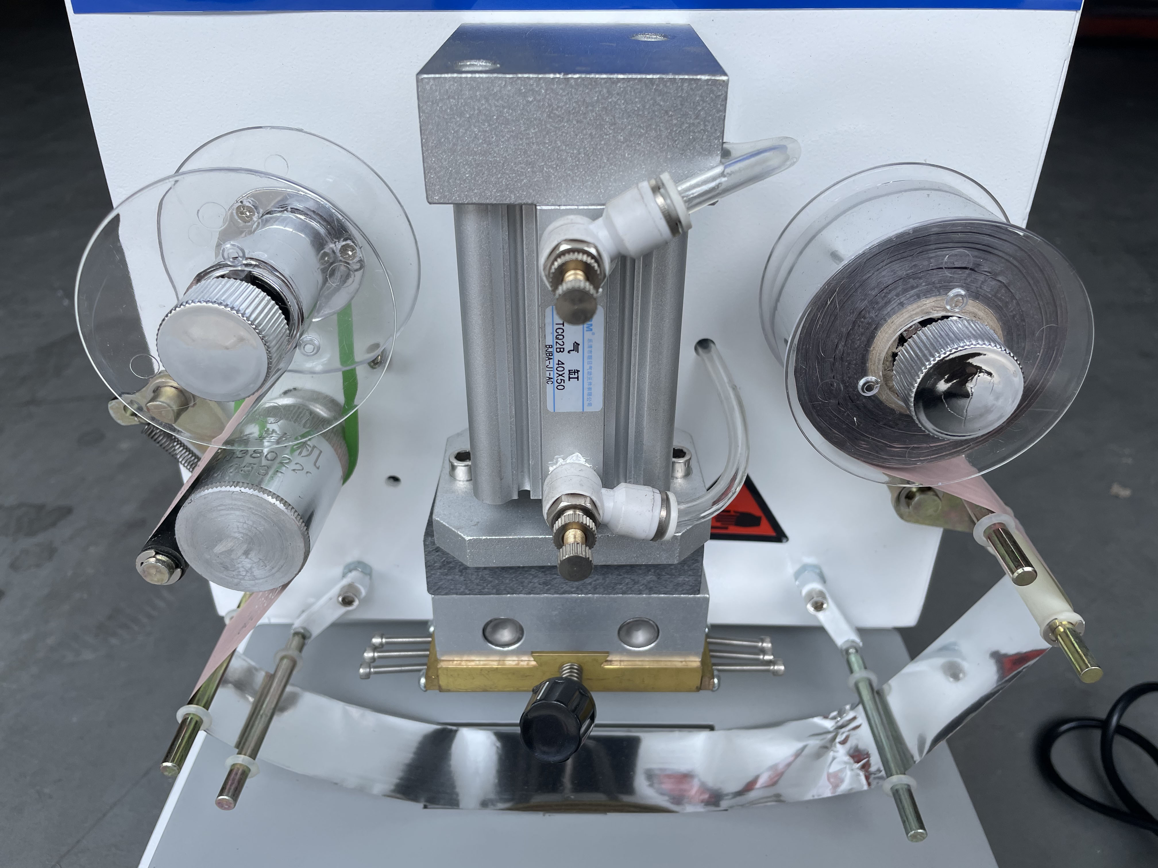 Pneumatic Manual Small Shoe Heat Coding Machine for Hot Foil Stamping Hot Stamping Coding Made Easy and Affordable