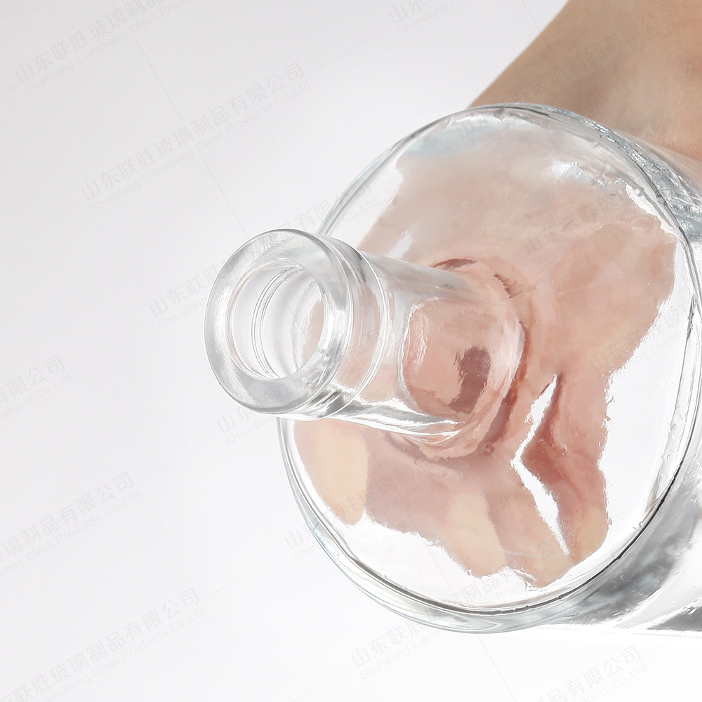 Glass Brandy Gin Rum Tequila Vodka Spirits Bottle With Lid 750ml Body Material Glass