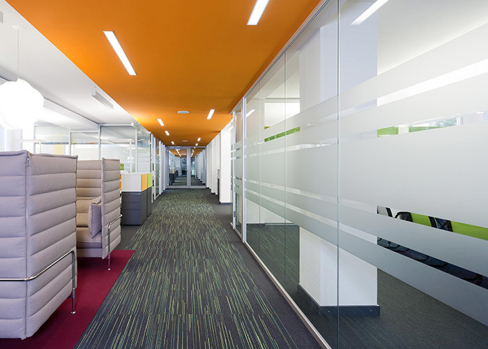 Office Glazed Wall Partition Metal Frame 3mm Aluminum With Steel Stable For Insulation Frameless Design