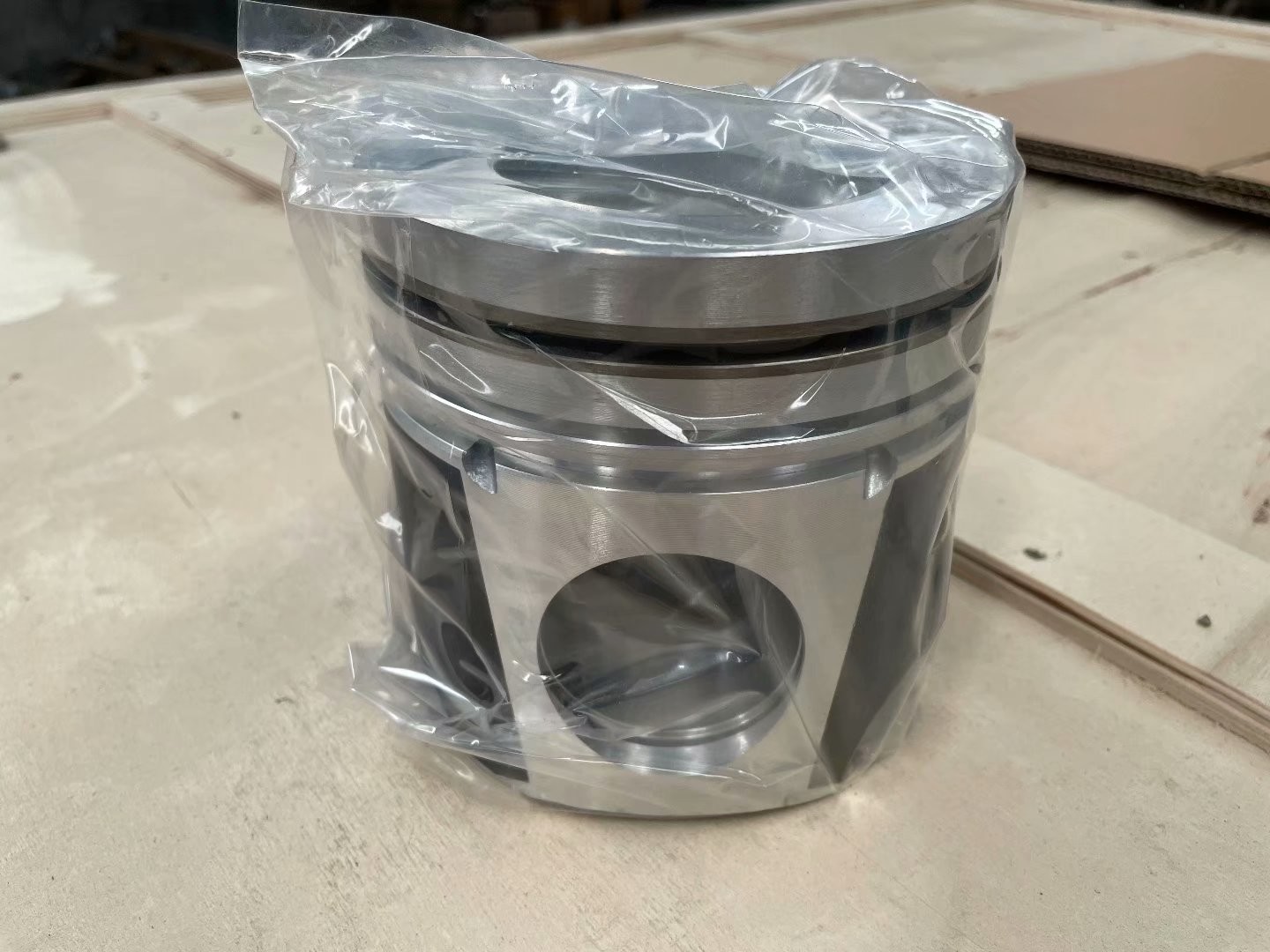 Sino Truck HOWO Original Engine Piston Assembly VG1560030010