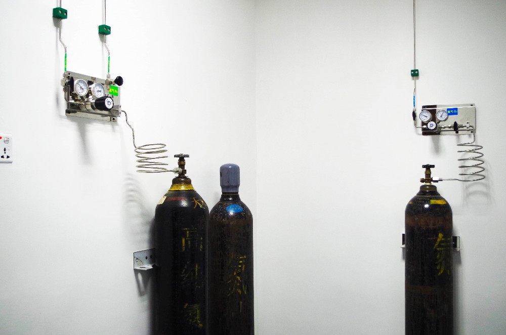 Chemical Lab Laboratory Female Connection End 70 bar Outlet Helium gas regulator for Helium Bottle