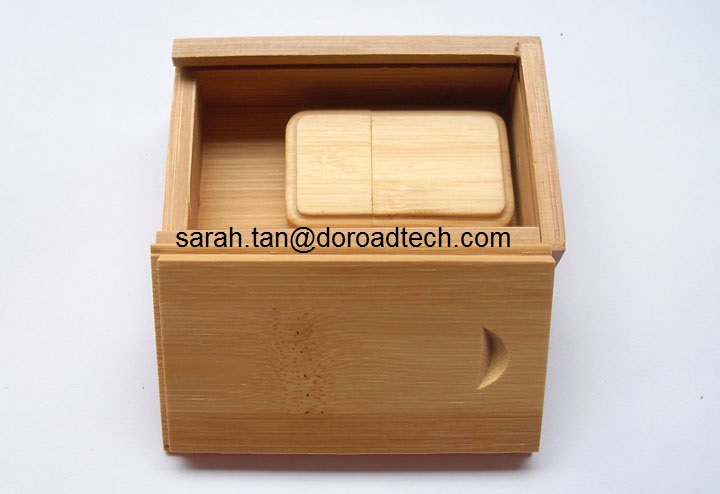 Customized Wooden USB Flash Drives