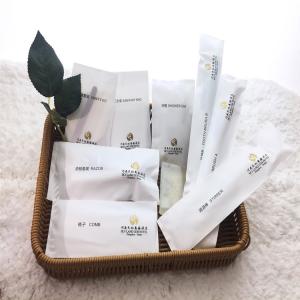 Quality 5 Star Eco Friendly Hotel Toiletries Custom Disposable Top Hotel BathRoom Amenities Set wholesale