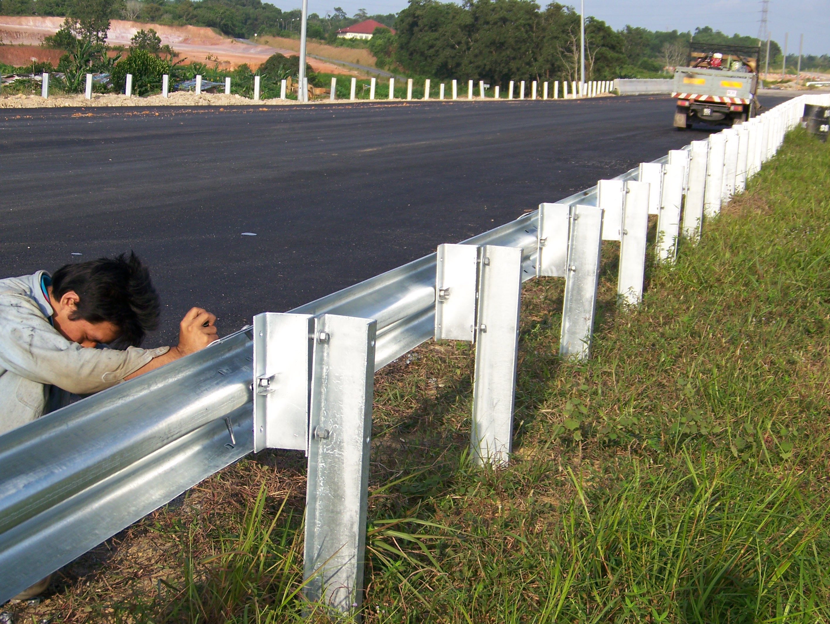 Anti-corrosion Galvanized Metal Flange Post for Roadway Safety and Reliability