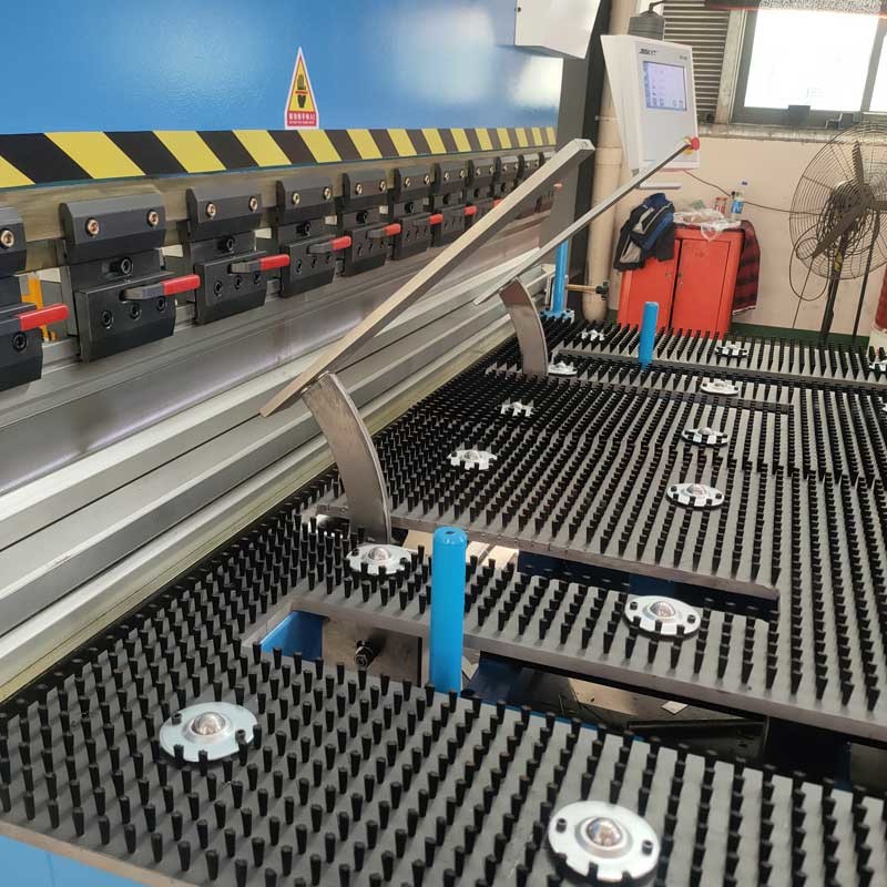 Servo Motor Press Brakes Bending Machine 4X3200MM Carbon Steel TP10S