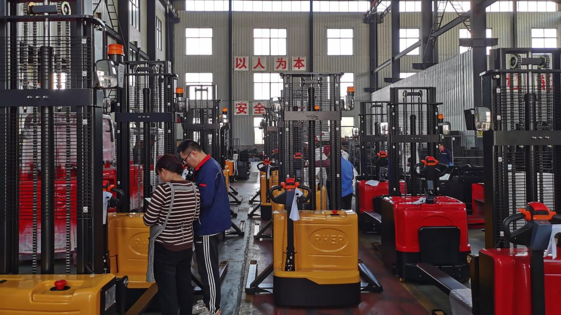 2500kg Diesel Forklift For Stacking Large Cargoes With 5.5 Meters Lifting Height