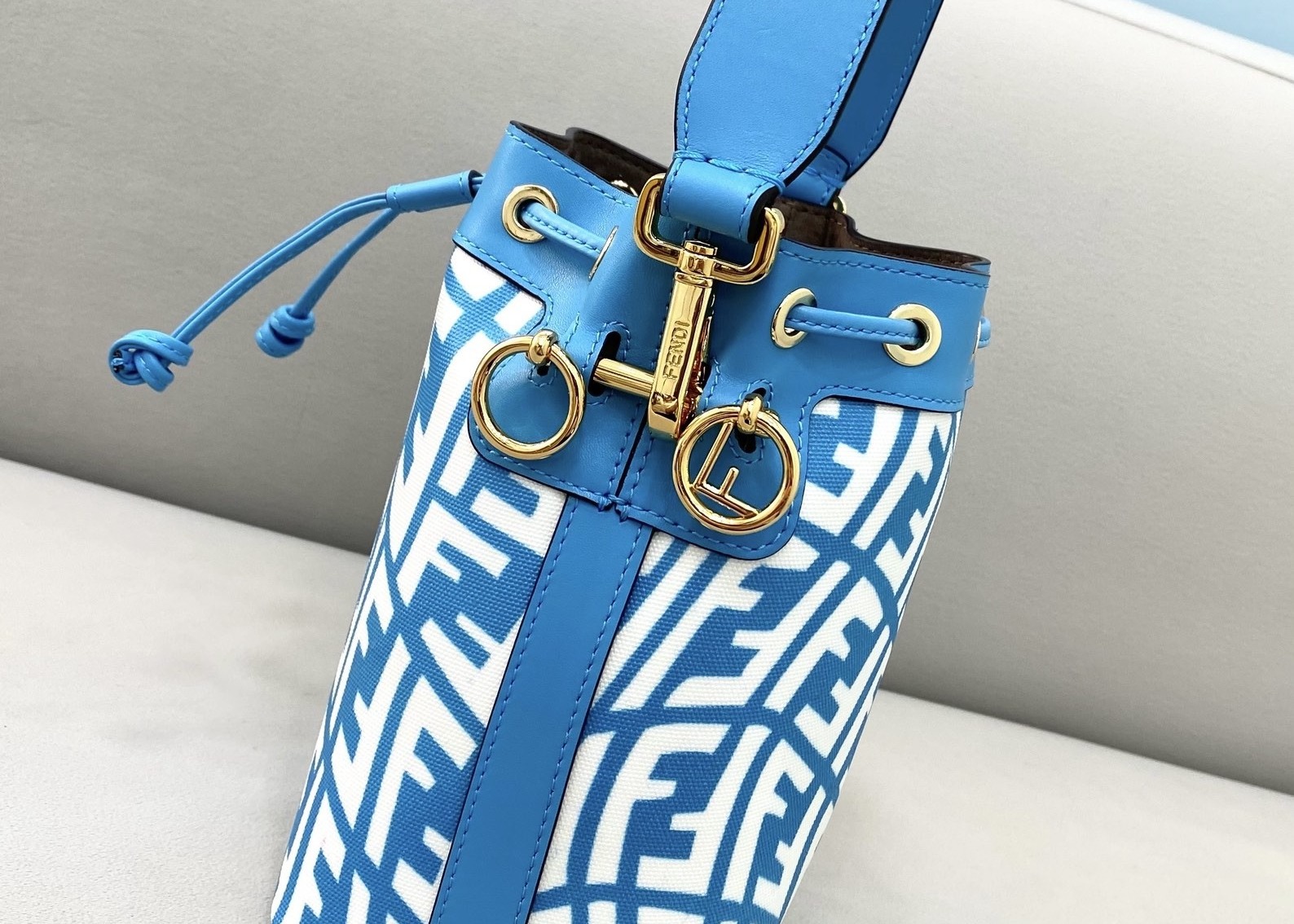 3D Effect Blue Bucket Bag , Psychedelic Crossbody Bucket Bag
