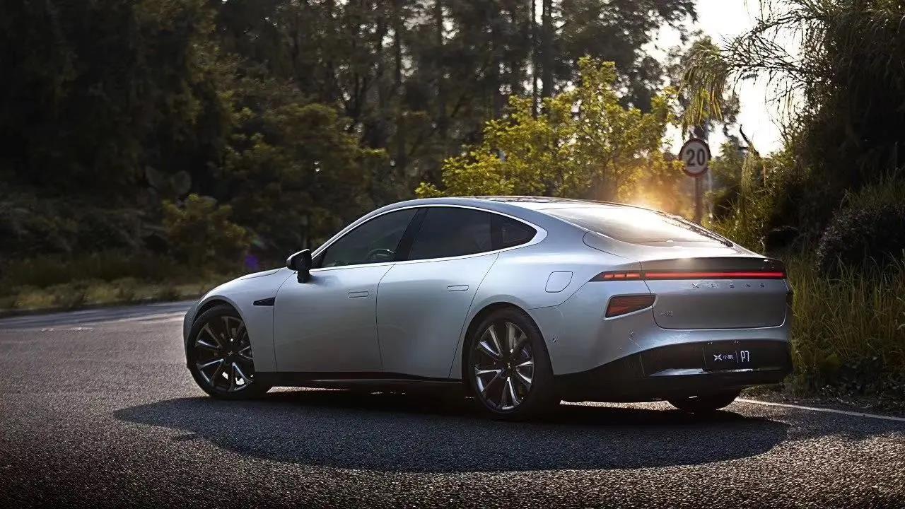 2024 Xpeng P7 Electric Car High Speed Cars Electric Vehicles 4 Wheel With Efficiency 12.5 kWh / 100 km