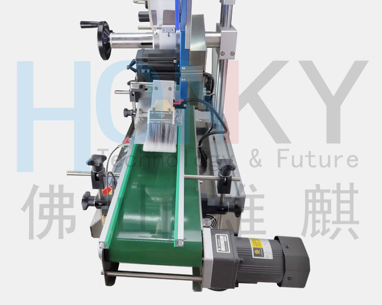 PLC Automatic Label Sticking Machine For Plastic Pouch Bag Book Flat Surface Bottle