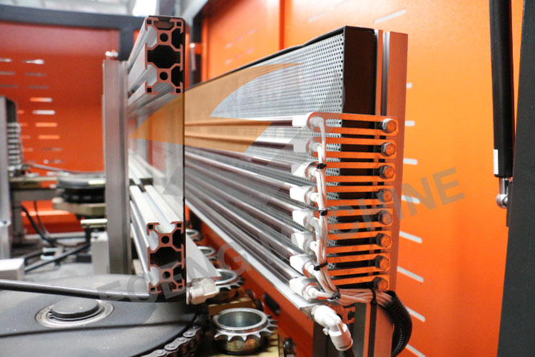 6 Cavity Automatic PET Blowing Machine 9000bph Plastic Bottle Making Machine