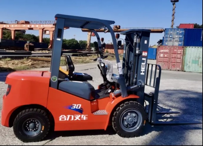 30 Ton HELI Heavy Diesel Operated Forklift CPCD300