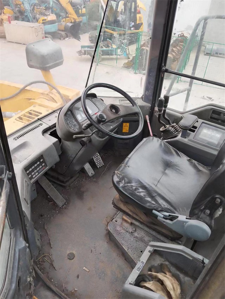 Low Working Hours WA600-6 Wheel Loader From Japan With Machine Weight Of 44000-44500 Kg