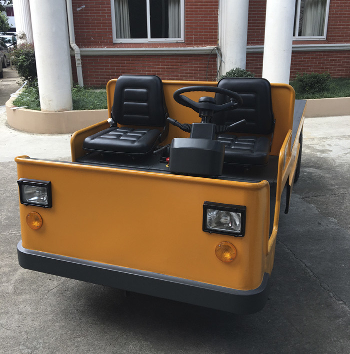 Battery Powered Electric Tow Tractor With Large Platform Solid Wheels