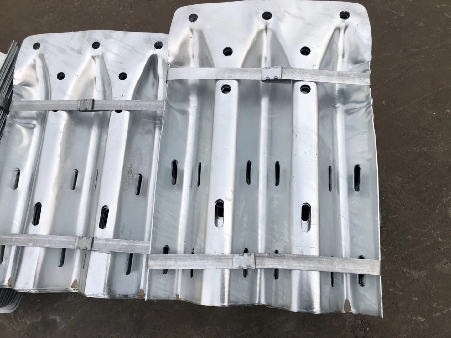 Road Safety Guardrail Bridge Terminal End Hot Dip Galvanized Construction Customized