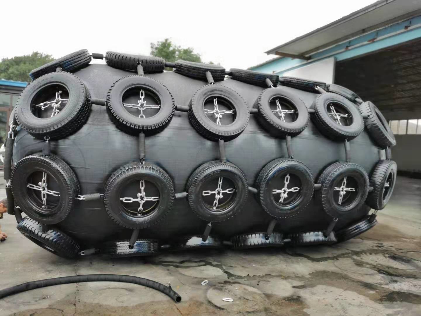 Yokohama Inflatable Marine Rubber Fenders 50Kpa 80Kpa STS STD Marine Dolphin
