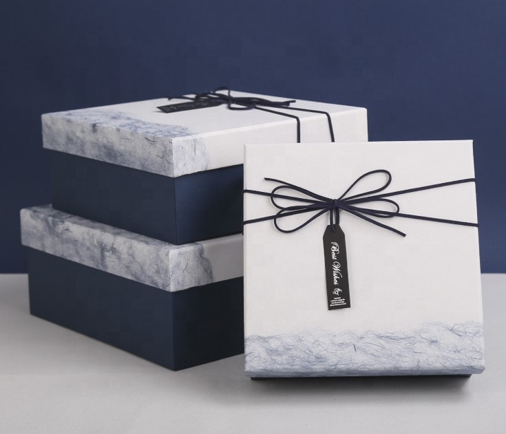 Flat Pack Christmas Gift Boxes Recycled White Cardboard Materials With Ribbon