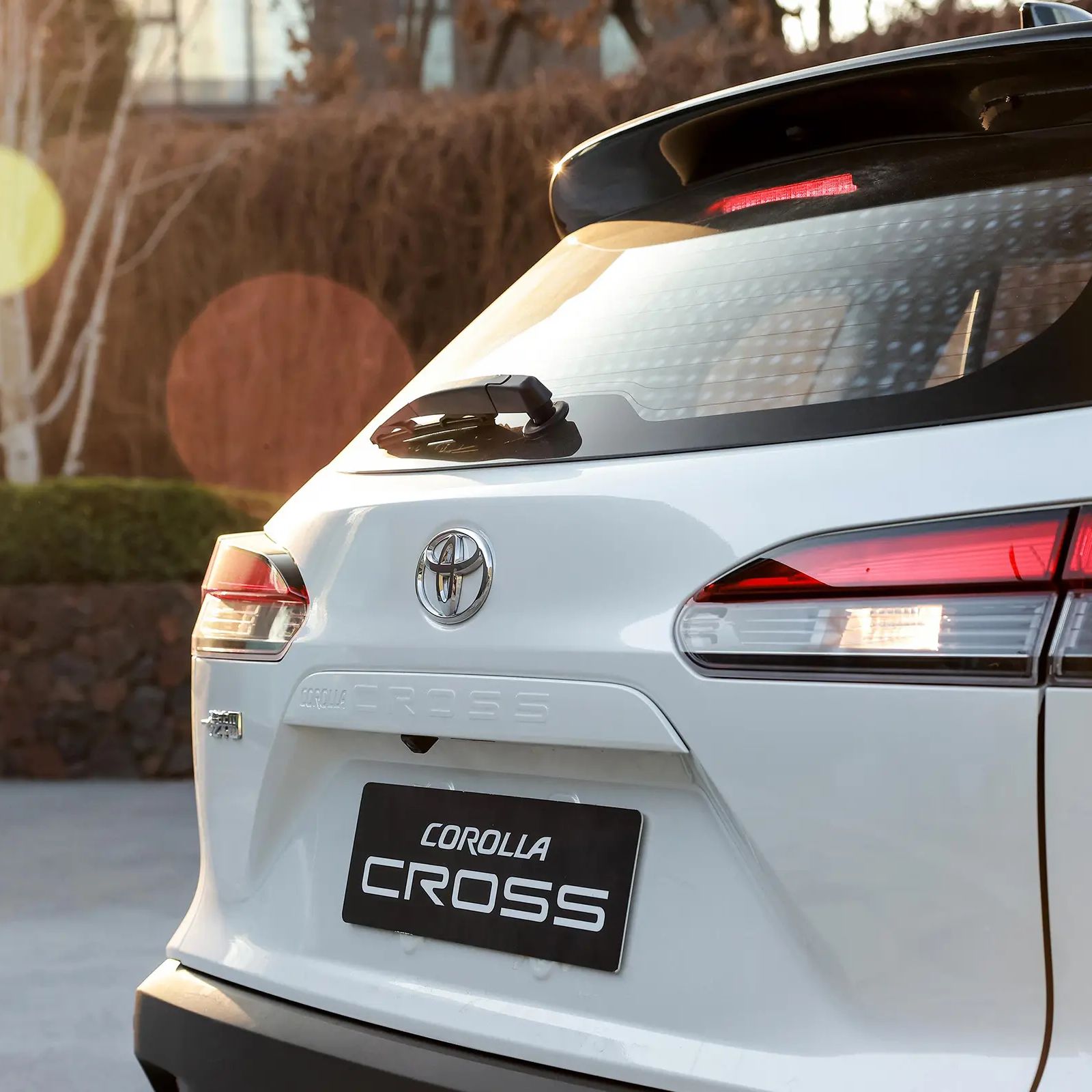 2024 To-yota Corolla Cross 2.0L Gasoline Hybrid Sports Car Best SUV with Front Suspension Macpherson and Automatic Gear Box