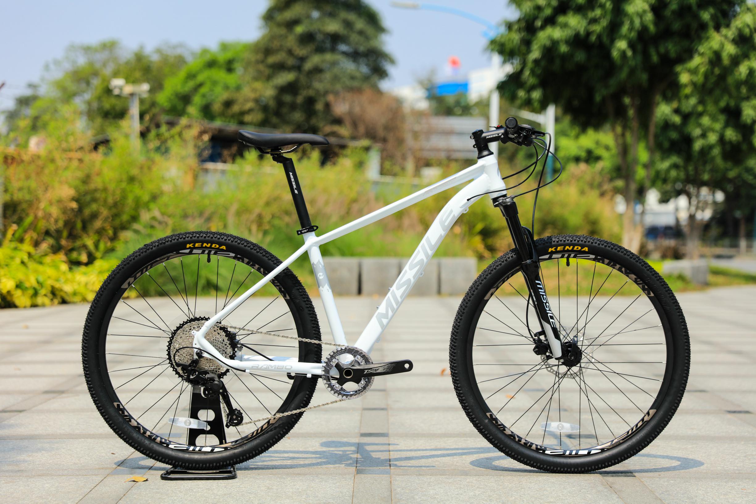 27.5 Mountain Bike Downhill Bicycle with 30 Speed Gears and Hard Frame