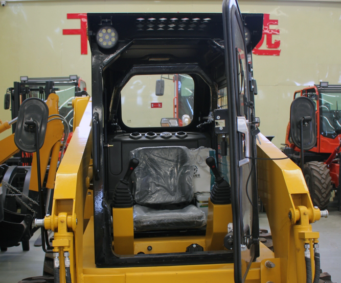 Mini Skid Steer Backhoe Loader Excavator 3420*1740*2140mm 2700 Kg