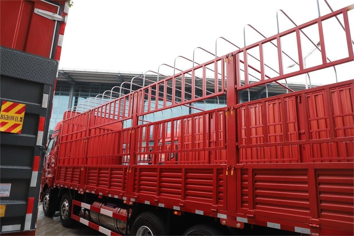 Jiefang Medium Truck Sunroof Air Conditioning 12-Speed 510 HP 8X4 9.4m LNG Fence Truck
