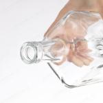Customized Glass Bottle 70cl 75cl Square Whiskey Spirit Glass Bottle with Custom