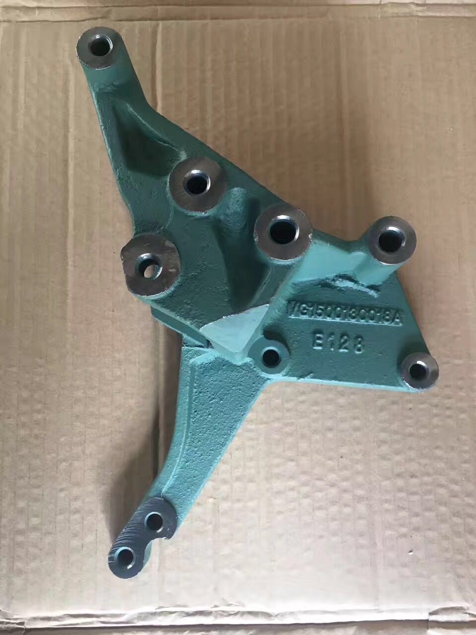 VG1500130018A HOWO truck engine part Generator, air conditioner compressor bracket