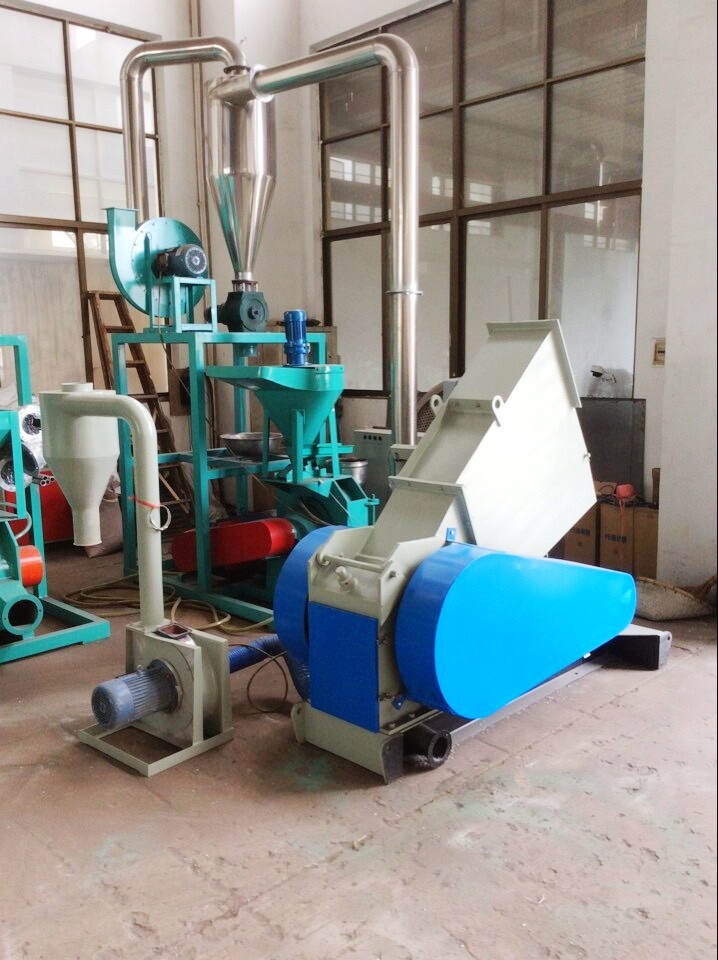 60 Mesh Wood Pulverizer Machine Dust Free Compact Structure Water Spray Cooling