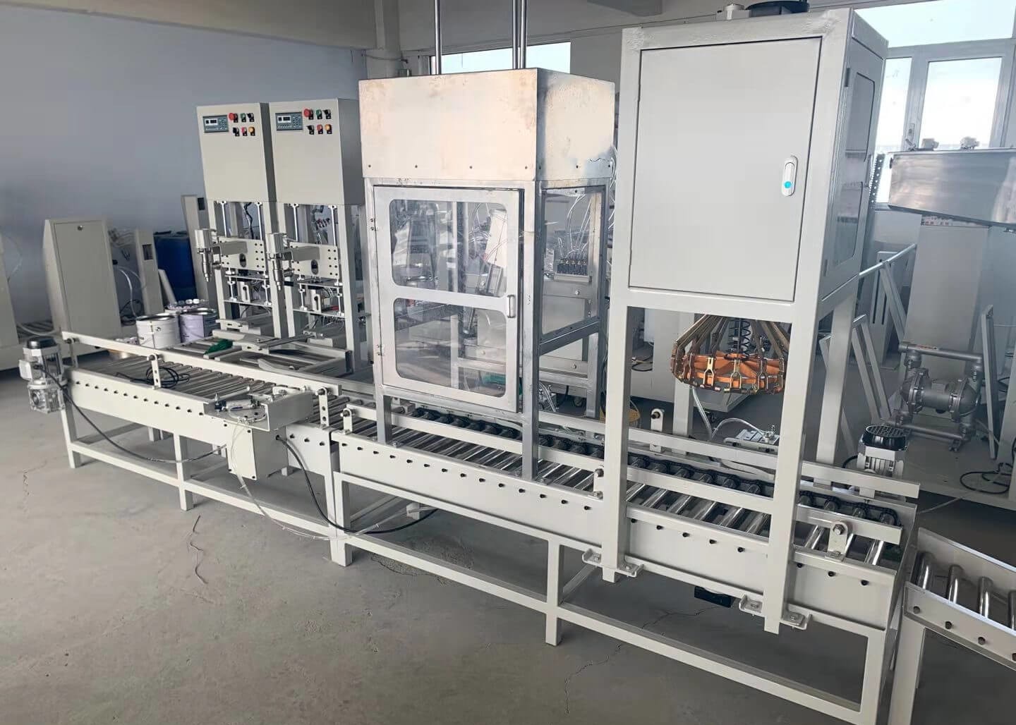 Spray Paint Filling Machine / Varnish Paint Filling Machine Paint Coating Capping Machine