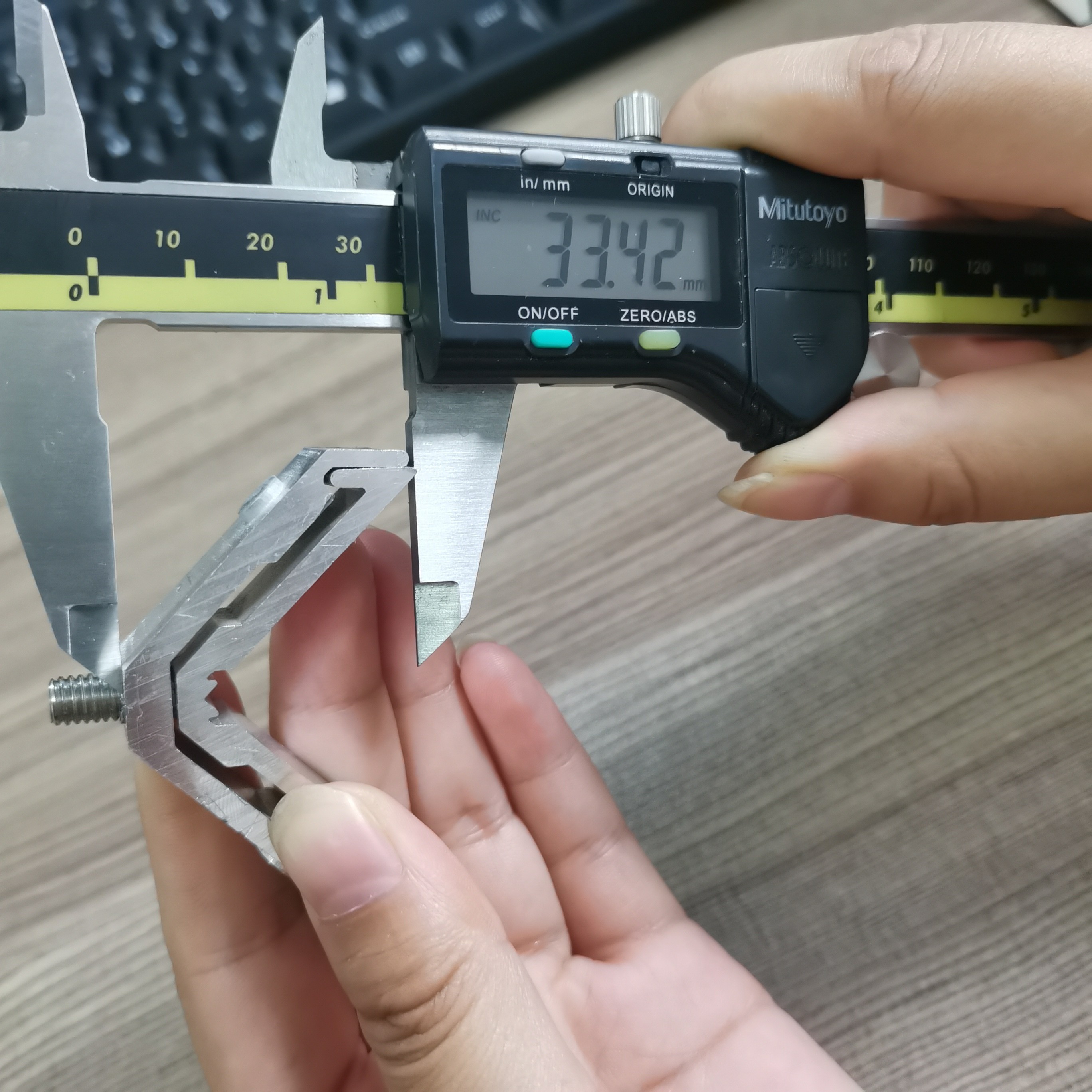 Custom Aluminium Corner Joint OEM V Shaped For Office Partition