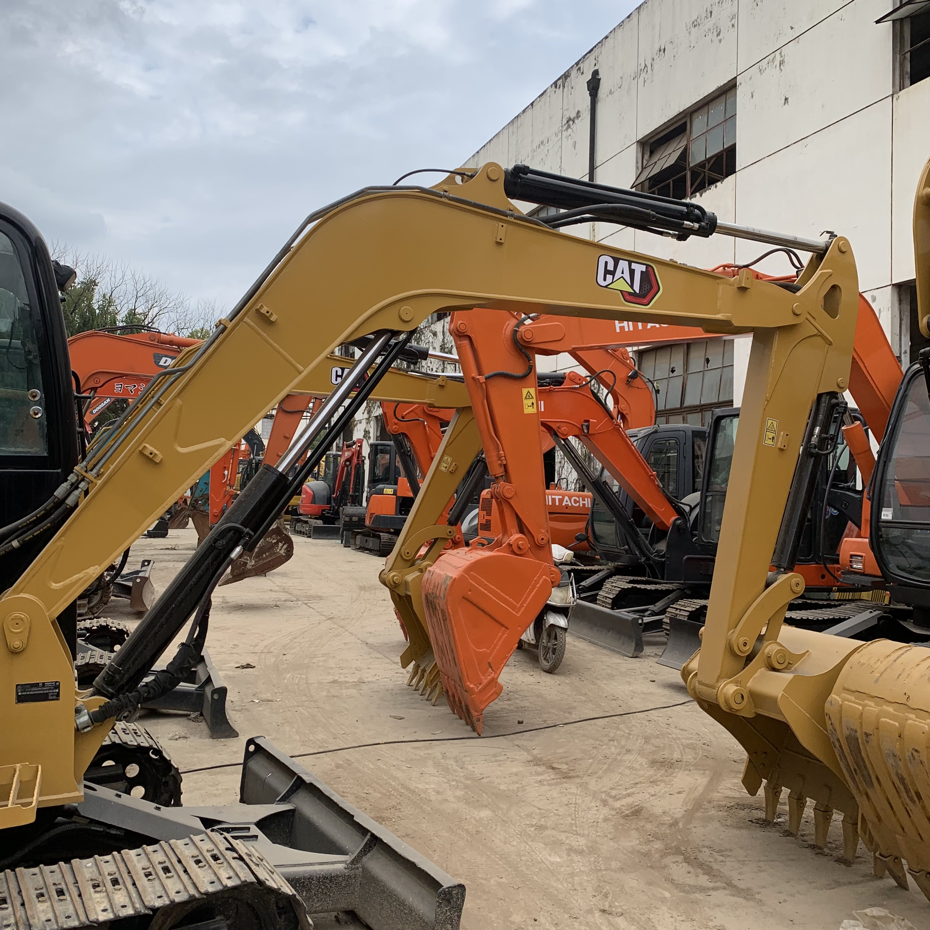 Used CAT 306 306e2 Excavator with Crawler Track and Operating Weight of 5795