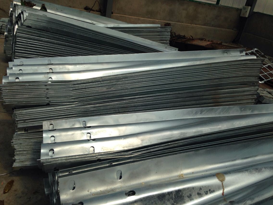 Hot Dipped Galvanized Highway Safety 3 To 2 Two To Be Three Guardrail for Roadway Sale