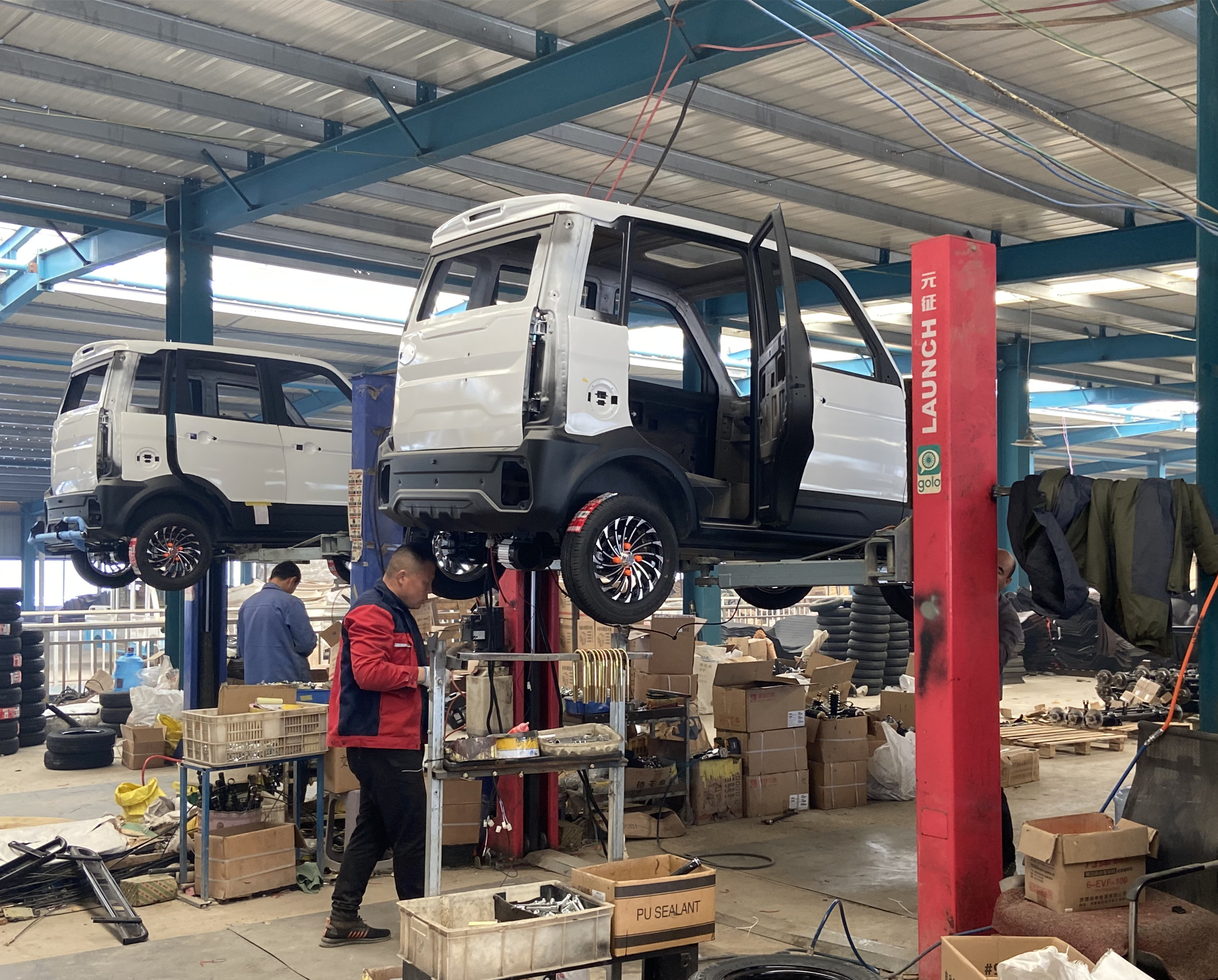 Customized Leather Electric Pickup Truck with 1500W Motor and 8-10 Hours Charging Time