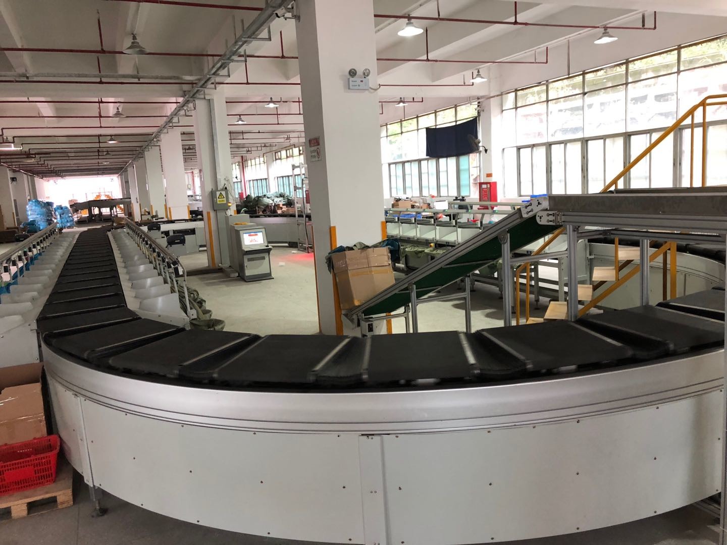 Vertical Cross Belt Sorter System For Logistic Shipping