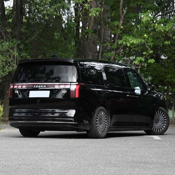 Black Zeekr 009 Electric Vehicle Long Range High Speed 6 Seats Electric MPV
