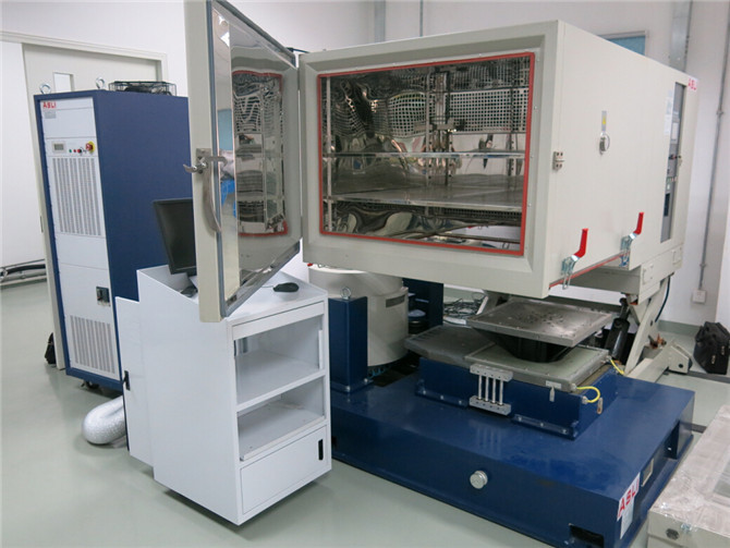 Vertical / Horizontal Environmental Shaker , Climatic Temperature Humidity Chamber