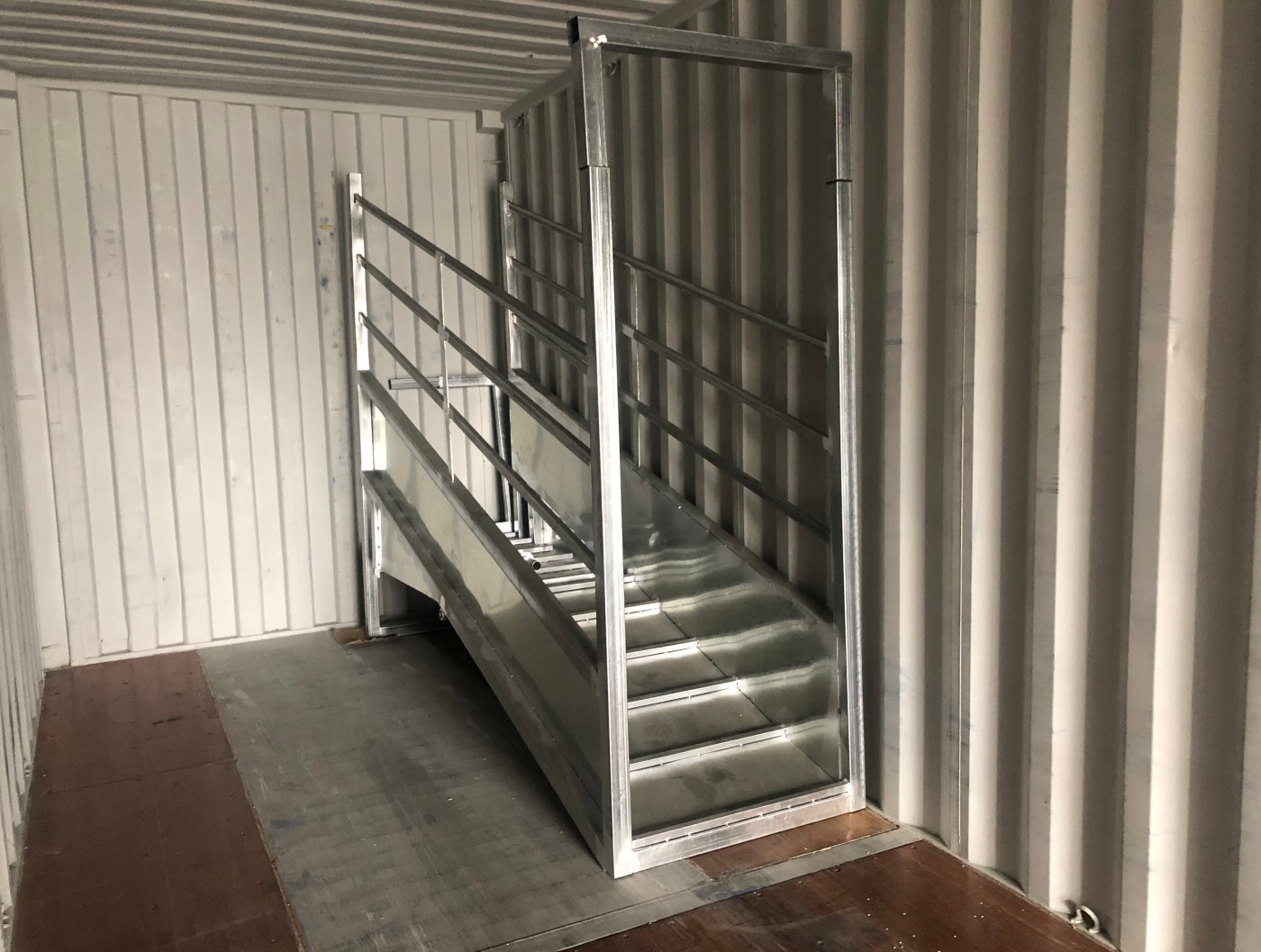 Portable sheep loading ramp / livestock handling equipment