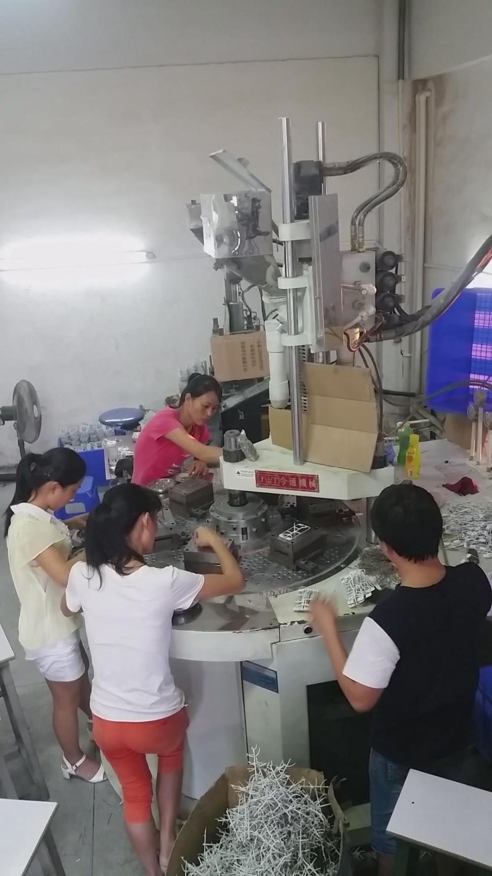 55T Rotary Vertical Injection Molding Machine Manufacturers With 35mm Screw Diameter