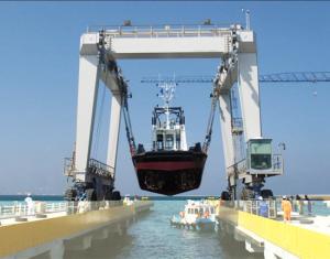 Quality 150T Travel Lift Boat Hoist Crane Mobile Boat Crane wholesale