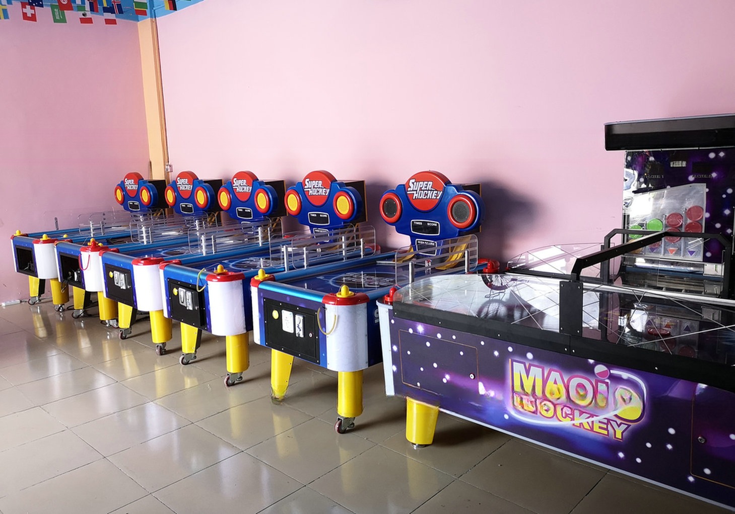 Indoor Commercial Air Hockey Arcade Machine Coin Operated Multi Players