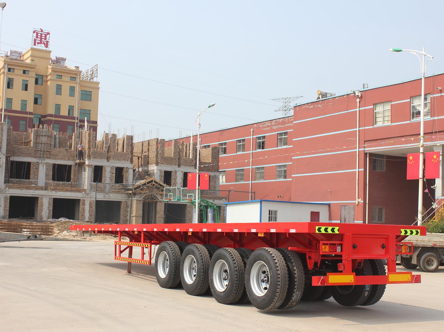 Japan Market Semi Truck Flatbed Trailer with 80T Max Payload and Hydraulic Ladder
