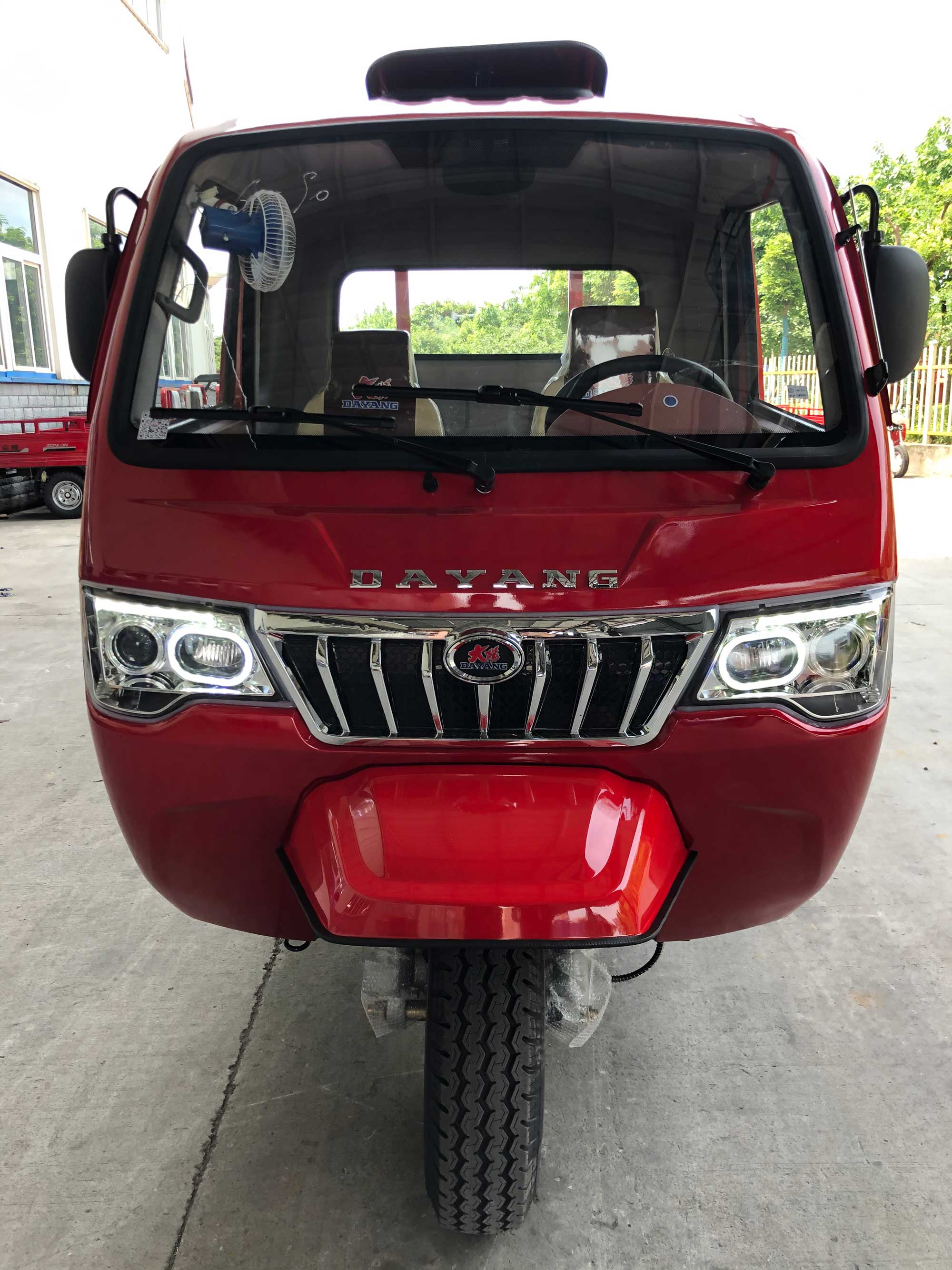 Dayang Luxury Series T7 Closed Cab Cargo Tricycle with 800CC Engine and 5.0-12 Tyres