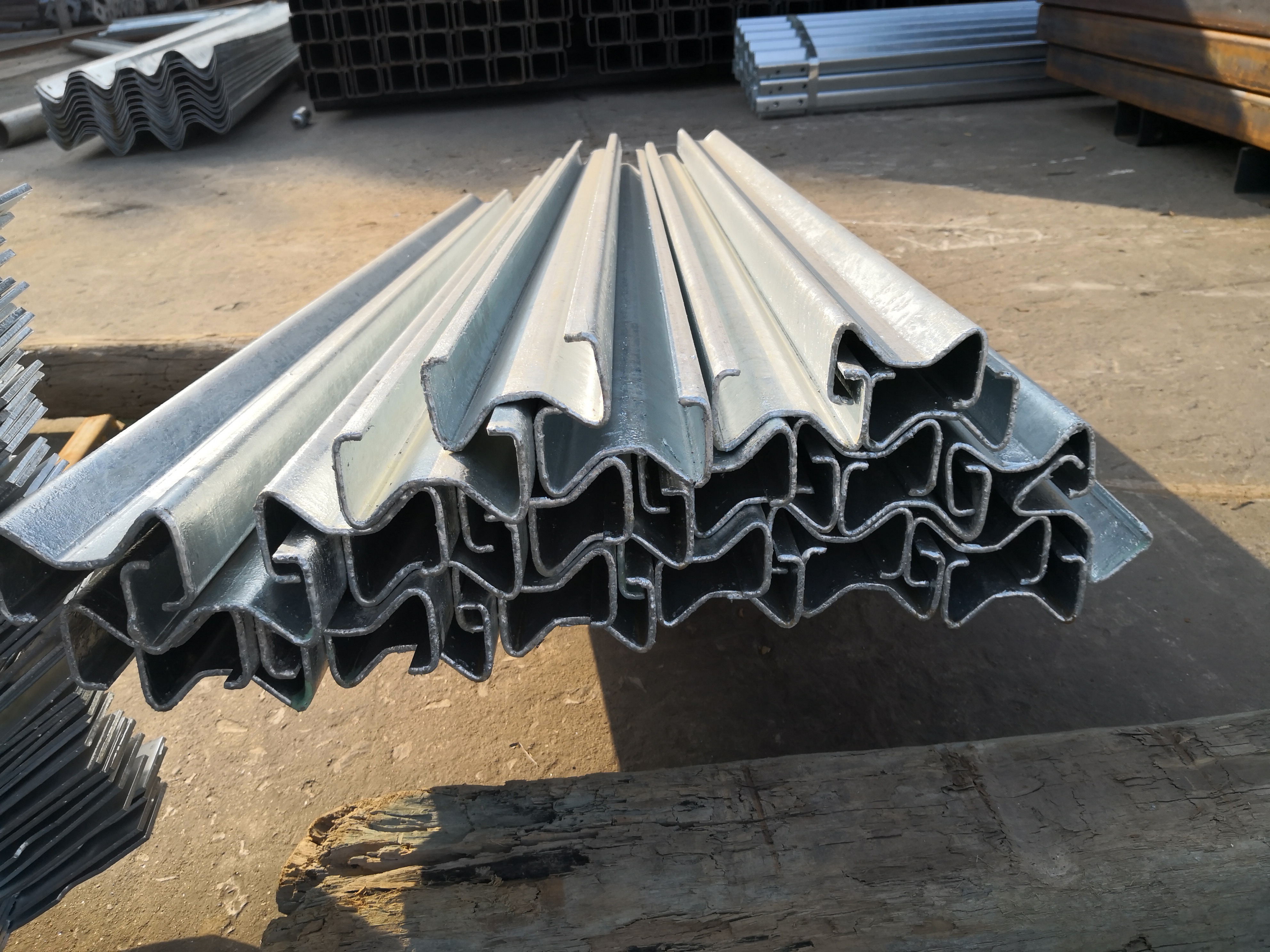 Hot Dipped Galvanized Steel Highway Guardrail Sigma Post with Straight Barrier Design